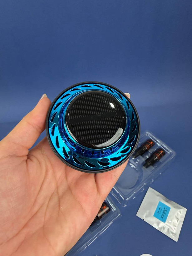 خوشبو کننده خورشیدی خودرو JIN GE مدل JG-009 | پخش عطر چرخان بدون نیاز به باتری